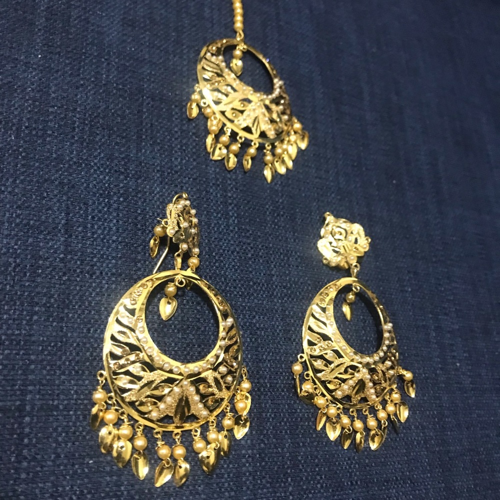 Ethnic earrings tikka set